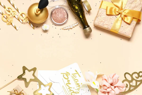 Bej arka planda Pen Party için dekordan yapılmış çerçeve