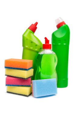 Temizlik ekipmanları beyaz arkaplanda izole edildi