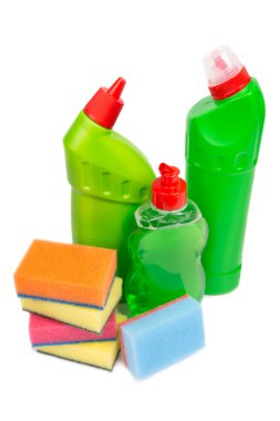 Temizlik ekipmanları beyaz arkaplanda izole edildi