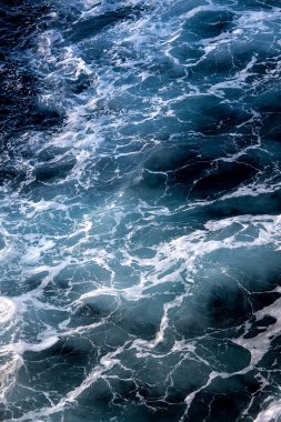 Okyanus dalgası yüksek açı görünümü et kalınlığı ile yivli su.