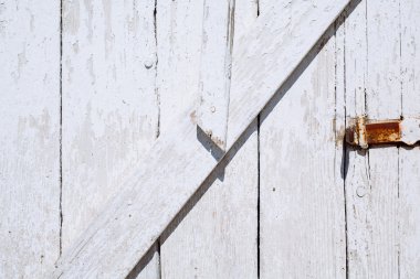 Ahşap kapı ve küçük metalik kilit ahşap doku