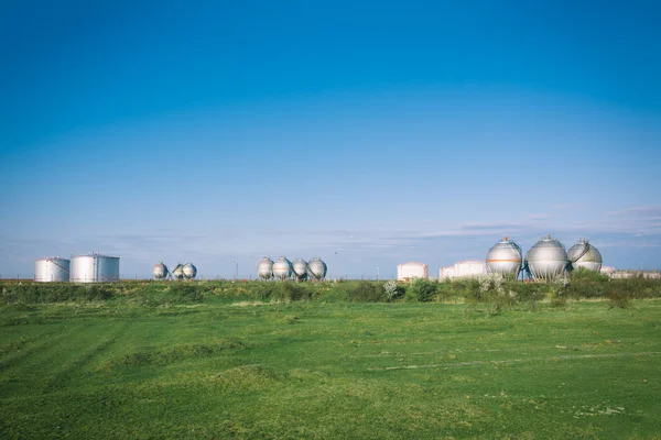 Petrochemical plant oil tanks — Stock Photo, Image