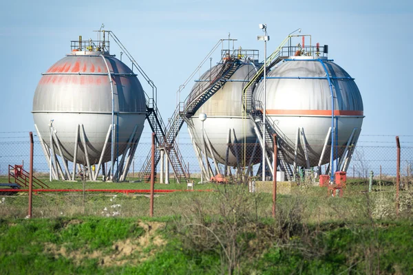 Petrochemické závody olejové nádrže — Stock fotografie