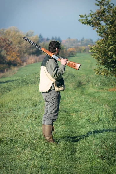 Jägare jaga vilda djur — Stockfoto