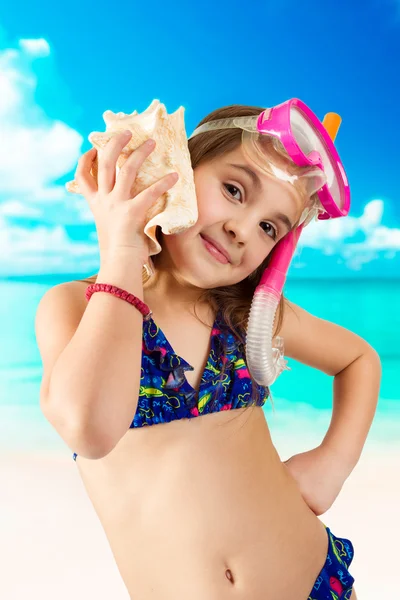 Şnorkel, palet ile sevimli küçük kız — Stok fotoğraf