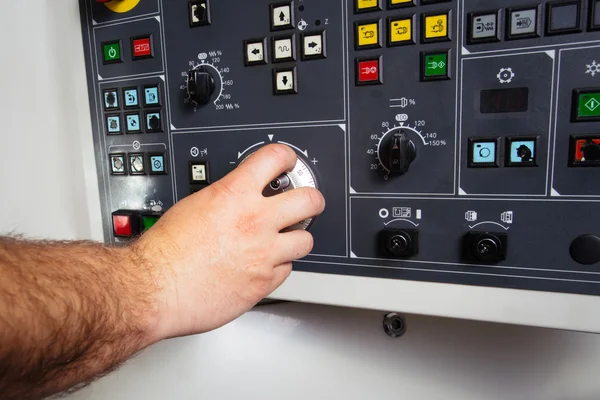 Worker working with cnc machine at workshop — Stock Photo, Image