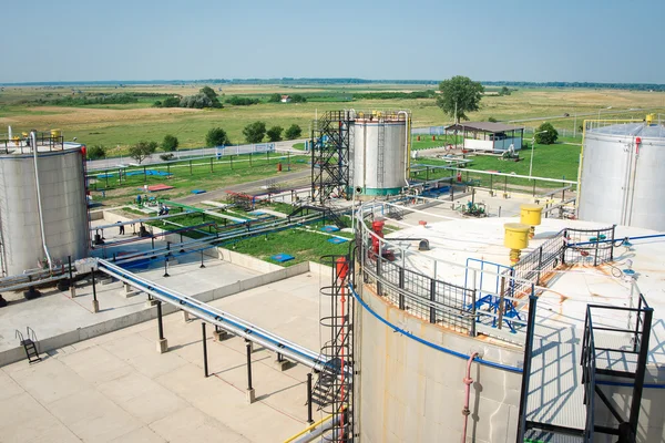 Depósito de gas en planta de procesamiento de aceite —  Fotos de Stock