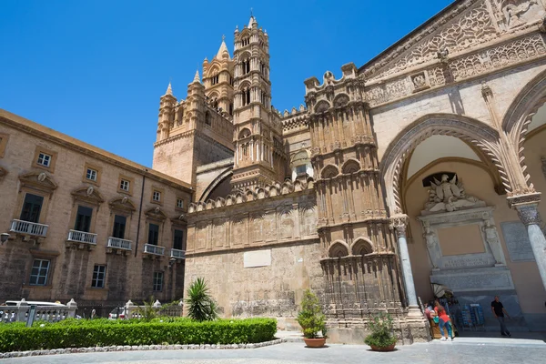 Cathedral of Palermo on the blue sky — Stock Photo, Image