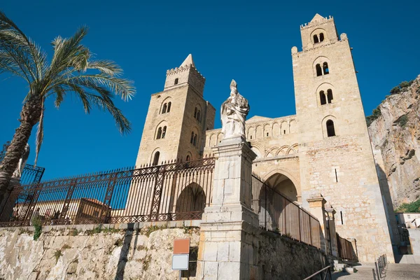 The Cathedral-Basilica of Cefalu — Stock Photo, Image