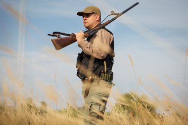 Ormanda erkek avcısı