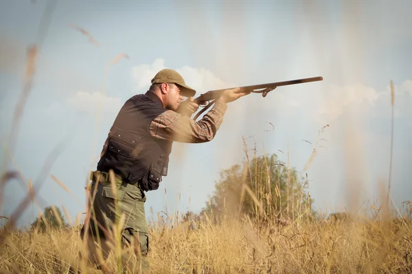 Jäger auf Entenjagd — Stockfoto