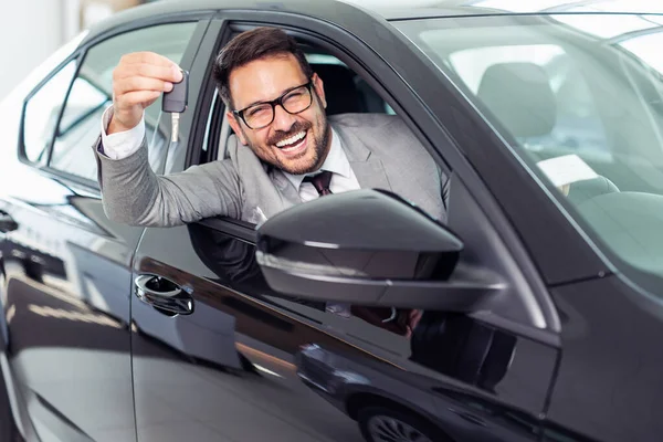 Young Business Man Choosing New Vehicle Car Dealership — Stock Photo, Image