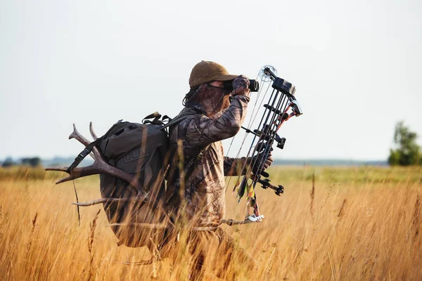 Archery Hunter Scouting His Next Target — Stock Photo, Image
