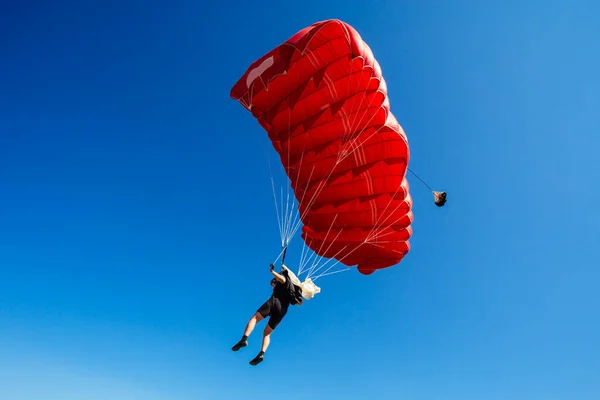 Paracaídas Cielo Skydiver Está Volando Paracaídas Cielo Azul — Foto de Stock