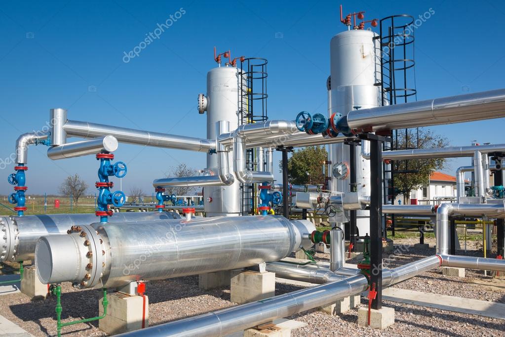 Oil and gas processing plant — Stock Photo © zorandim 57711613