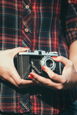 genç kadın retro fotoğrafçılık