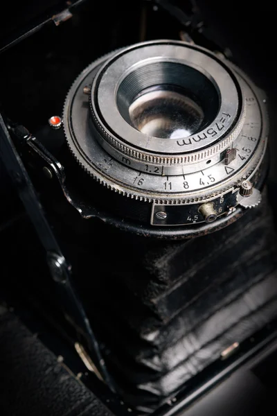 Ретро-объектив камеры крупным планом — стоковое фото