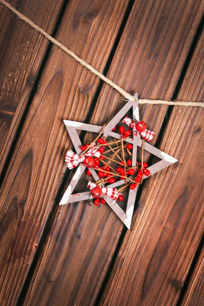 Decorațiuni de Crăciun pe fundal din lemn — Fotografie, imagine de stoc
