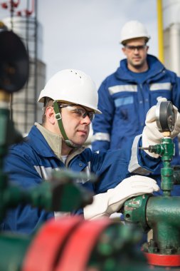 iki mühendis petrol sanayi