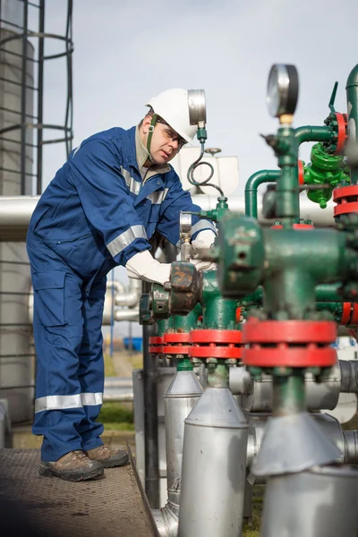 Operador de producción de gas — Foto de Stock