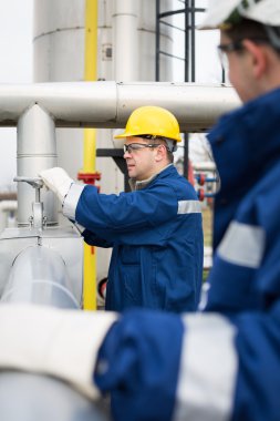 iki mühendis petrol sanayi