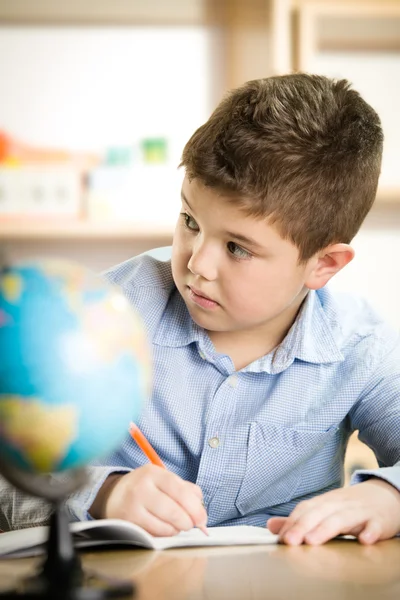 Menino na escola — Fotografia de Stock