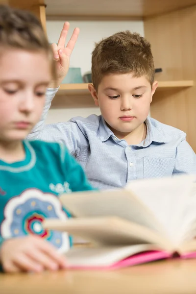 Kinderen op school — Stockfoto