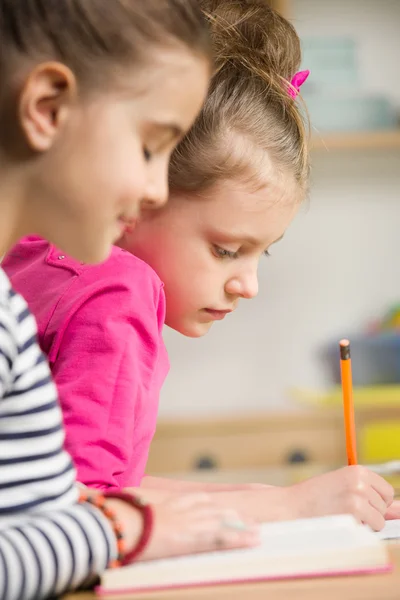 Grundschulkinder — Stockfoto