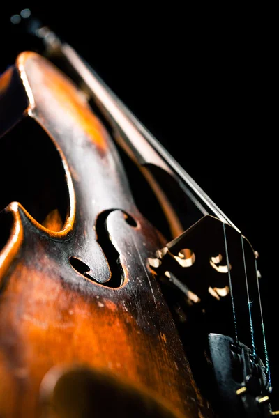 Violino vintage em fundo preto — Fotografia de Stock