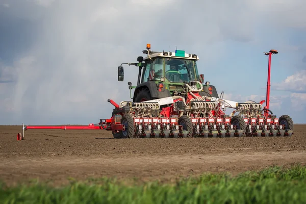 Tractor and seeder planting crops on a field — Stock Photo, Image