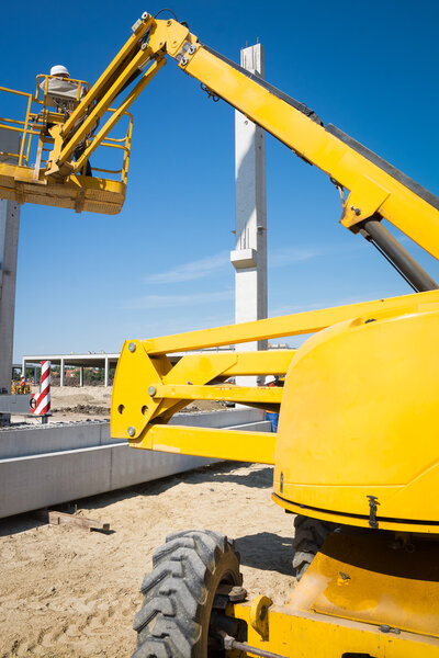 Hydraulic mobile construction platform