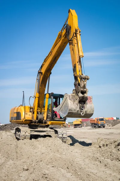 Escavatore in azione — Foto Stock