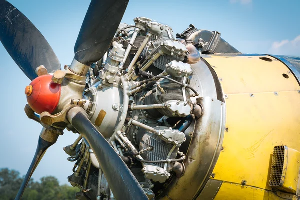 Old aircraft engine — Stock Photo, Image