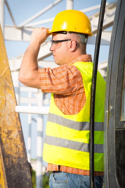 Travailleur sur un chantier de construction — Photo