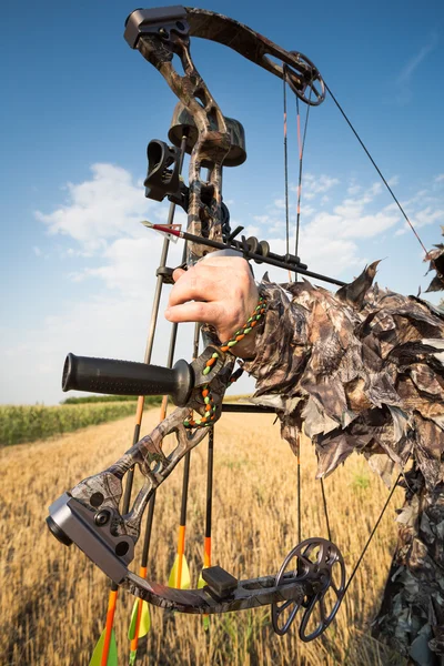 Bow hunter — Stock Photo, Image