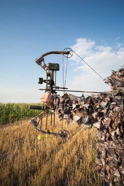 Bow hunter — Stock Photo, Image