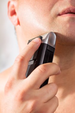 tıraş ile Elektrikli tıraş makinesi
