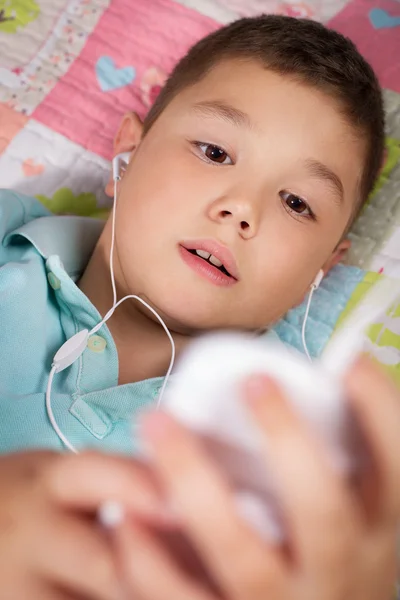 Happy boy listening to music in bedroom — Stock Photo, Image