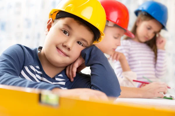 Een jongen toekomstige ingenieur — Stockfoto