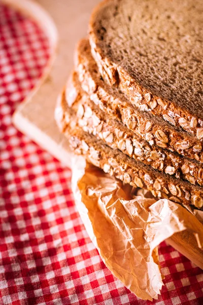 Pane fresco sul piatto — Foto Stock