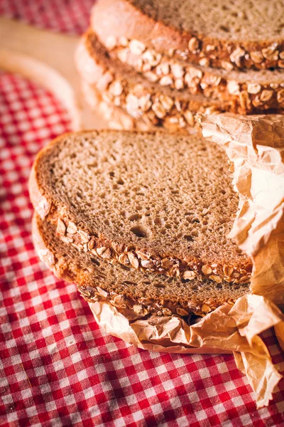 Fresh bread on the plate — 图库照片