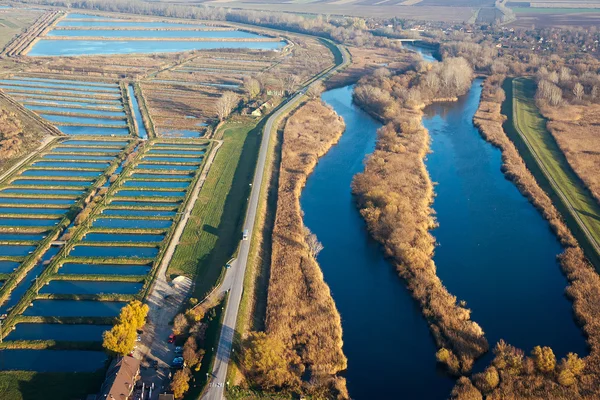 Flygfoto över höstens sjö — Stockfoto