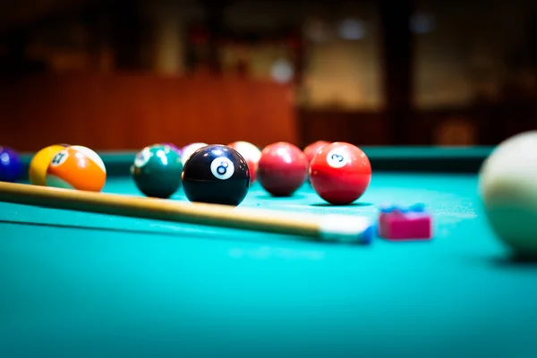 Bilardo masası bilardo topları — Stok fotoğraf