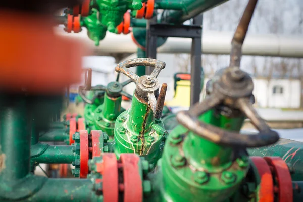 Industriell valve i petrokemiska fabrik — Stockfoto
