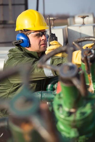 Pracovník produkce ropy — Stock fotografie
