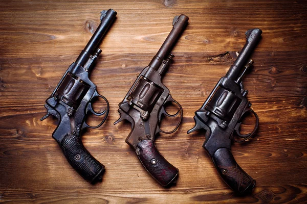 Vintage pistols on wooden background — Stock Photo, Image