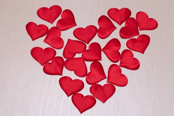 심장은 표면에 장식용 심장으로 만들어 발렌타인데이 — 스톡 사진