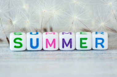 Kelime yaz çiçekler ile