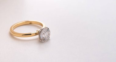 Elmas Nişan Yüzüğü. Lüks Değerli Yüzük