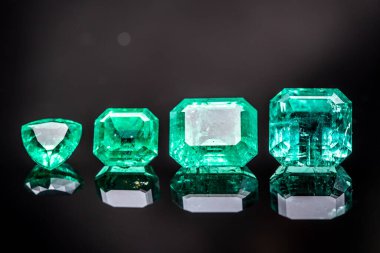 Zümrüt Taşlar. Değerli Gevşek Mücevherler